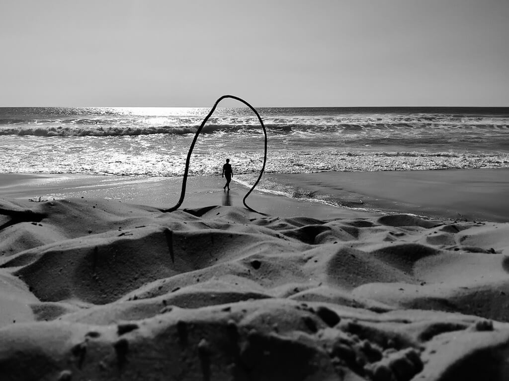 Life-Framer-Black-White-CamilleRaynaud