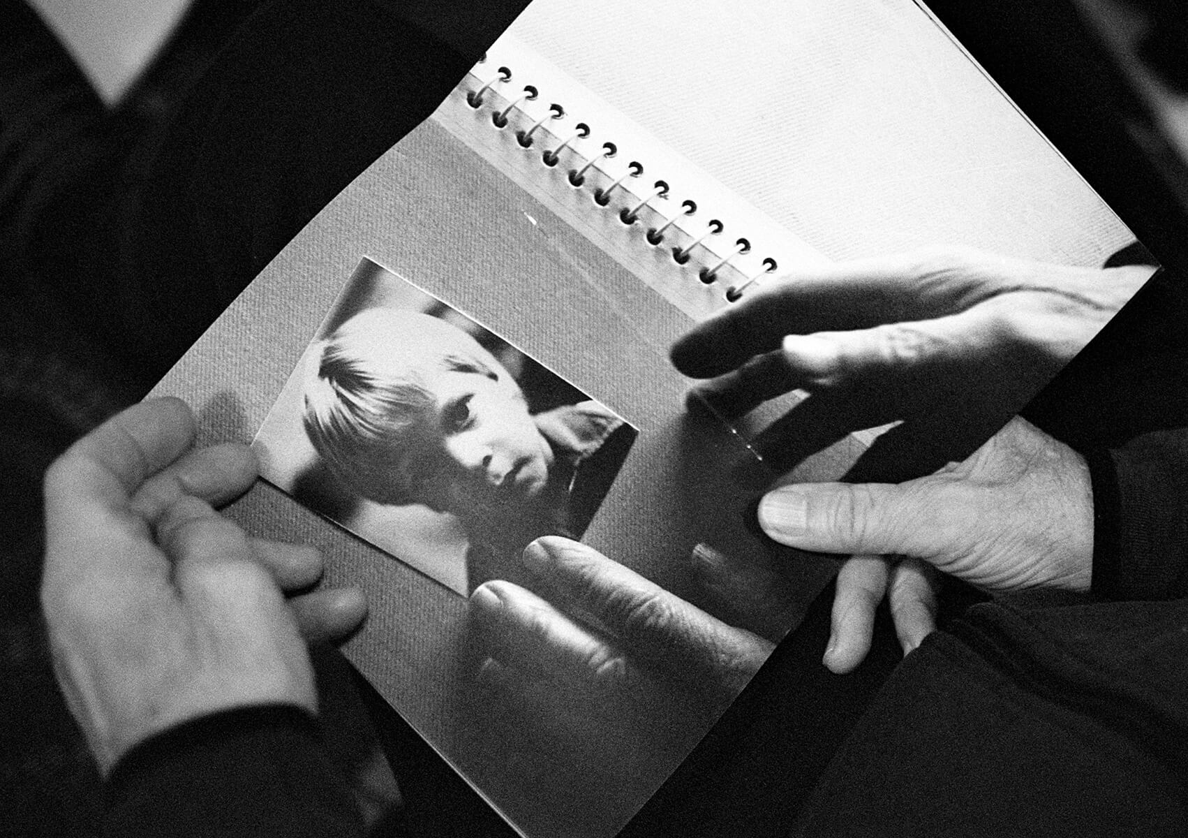 Life-Framer-Black-White-JonasDahlström